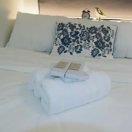 Serene Stays At Shore Pasay